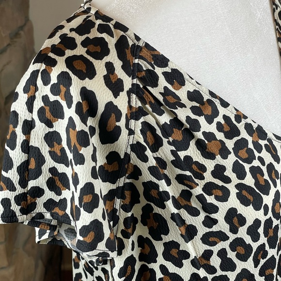 MICHAEL-MICHAEL KORS ~ Flutter Sleeve Top ~ NWT! - Picture 3 of 8